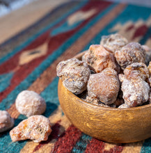 Load image into Gallery viewer, Piñon Pine Resin